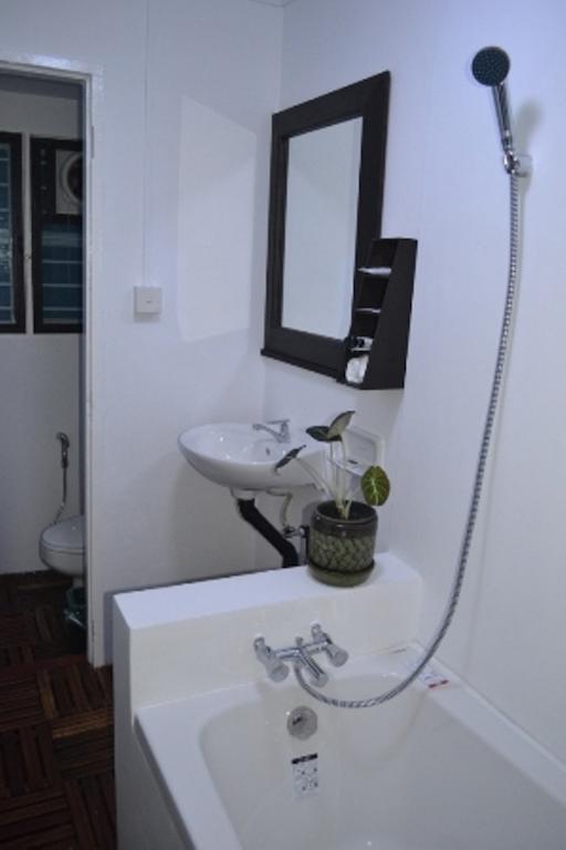 Garden Home Bed And Breakfast Yangon Room photo